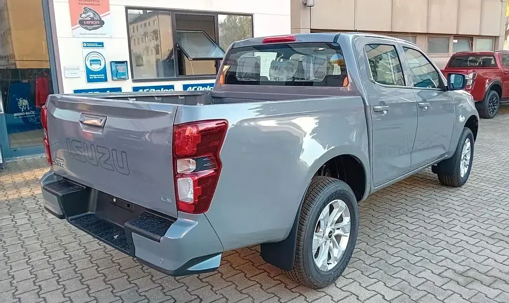 Neu Isuzu D-Max 163 PS (119 kW) 2026 Grau Pickup