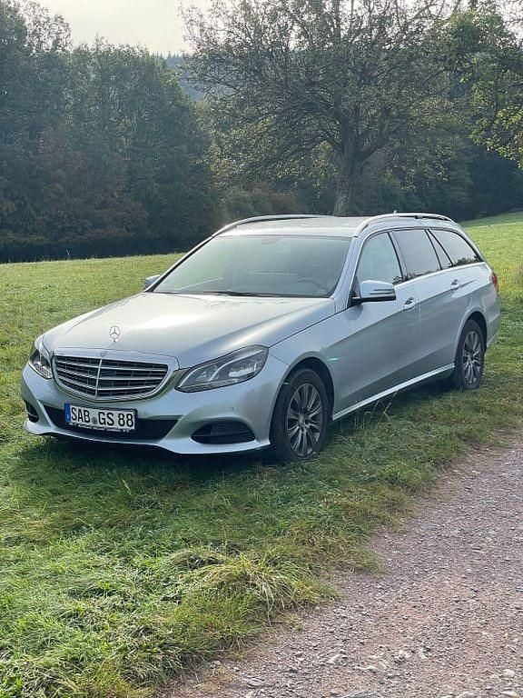 Blau Gebraucht 2015 Mercedes E200 Kombi | 12.990 € (Guter Preis) - Bild 1/4