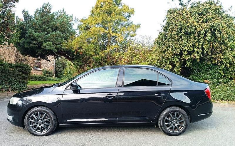 Schwarz Gebraucht 2013 Skoda Rapid Limousine | 3.850 € (Fairer Preis) - Bild 1/4