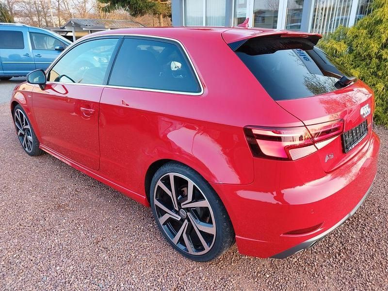 Gebraucht Audi A3 S-Line 150 PS (110 kW) 2017 Rot Limousine
