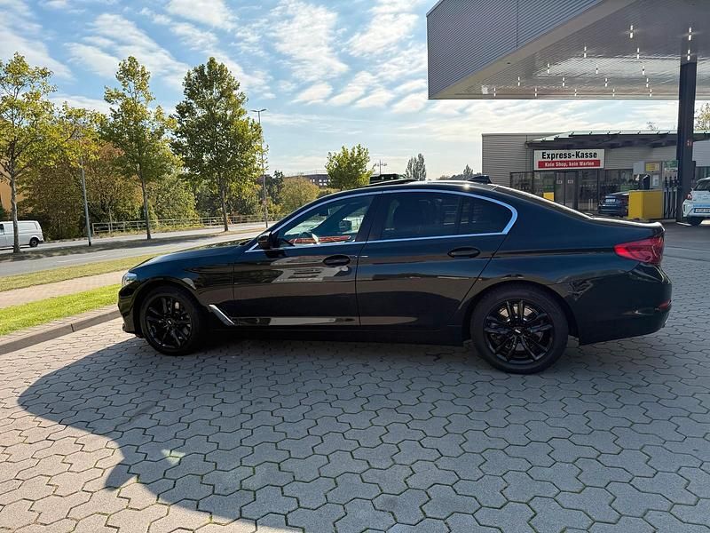 Schwarz Gebraucht 2020 BMW 520 Limousine | 28.000 € (Teuer) - Bild 1/4