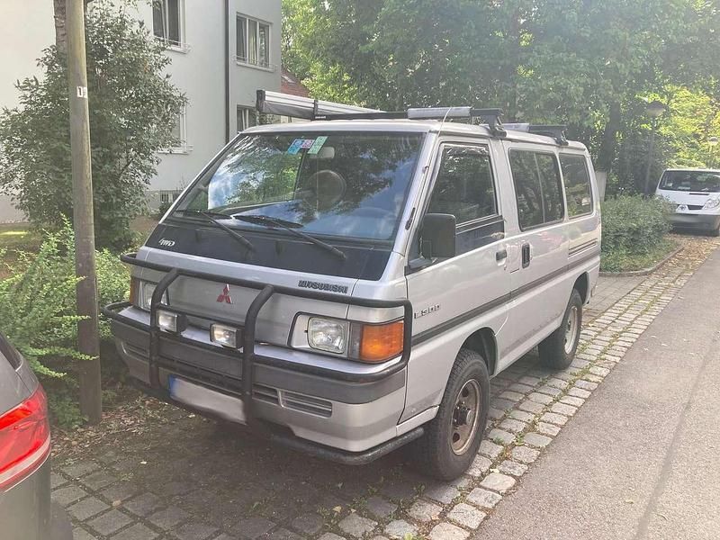 Silber Gebraucht 1990 Mitsubishi L300 Van / Kleinbus | 12.000 € - Bild 1/4