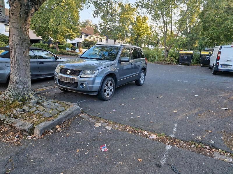 Grau Gebraucht 2005 Suzuki Grand Vitara SUV | 3.100 € (Fairer Preis) - Bild 1/4