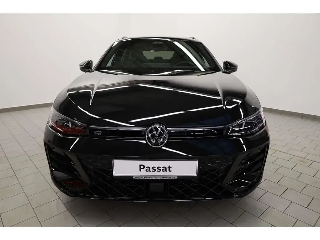 Neu VW Passat R-line 193 PS (141 kW) 2025 Grenadillschwarz metallic Kombi