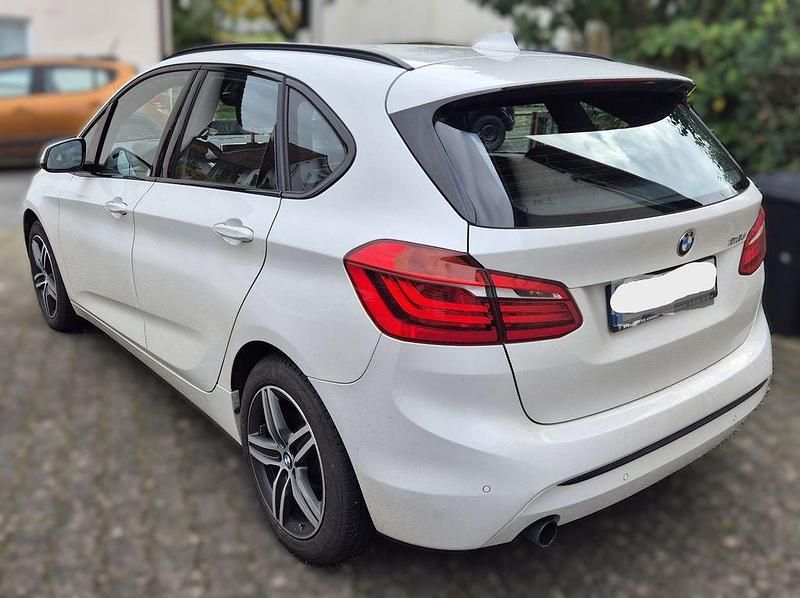 Gebraucht BMW 218 Active Tourer Sport Line 150 PS (110 kW) 2017 Weiß Van / Kleinbus