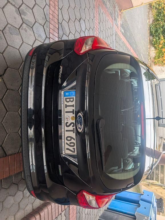 Schwarz Gebraucht 2014 Ford Focus Trend Limousine | 1.400 € (Superpreis) - Bild 1/4