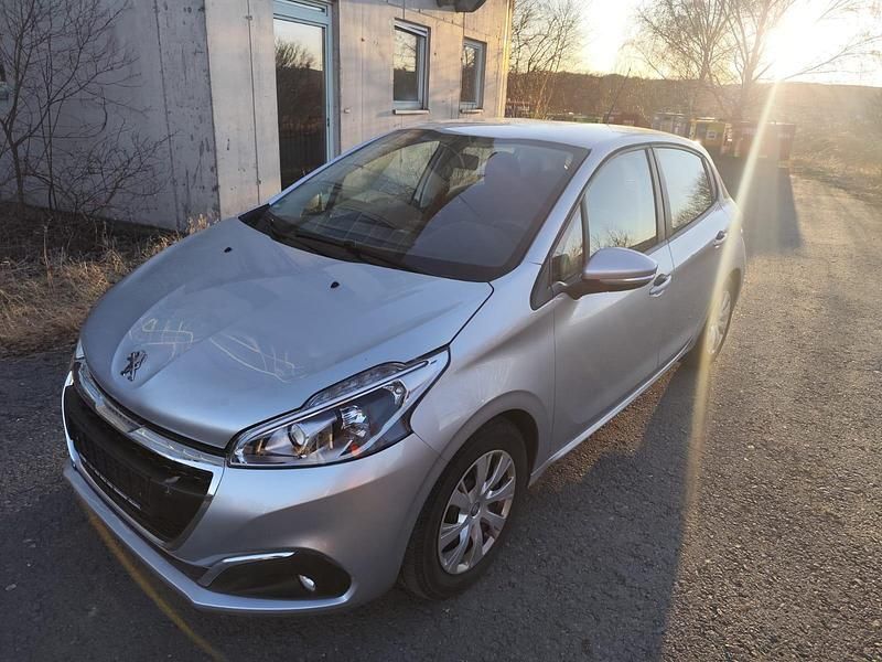Gebraucht Peugeot 208 Style 82 PS (60 kW) 2017 Silber Kleinwagen