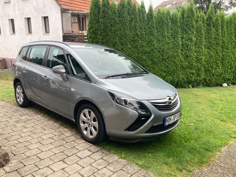 Grau Gebraucht 2012 Opel Zafira Tourer Edition Van / Kleinbus | 8.800 € (Etwas zu teuer) - Bild 1/4