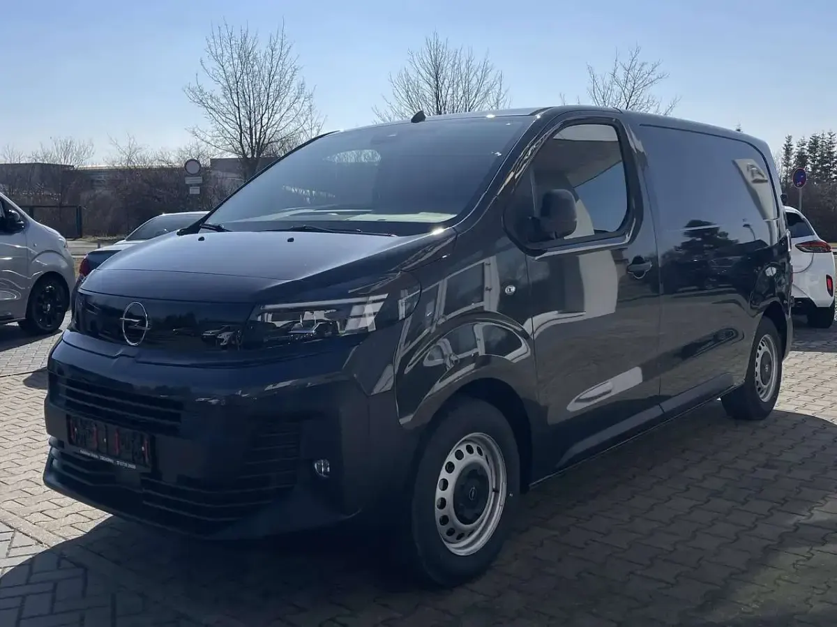 Gebraucht Opel Vivaro-e Combi 144 PS (105 kW) 2024 Merkur grau Van / Kleinbus