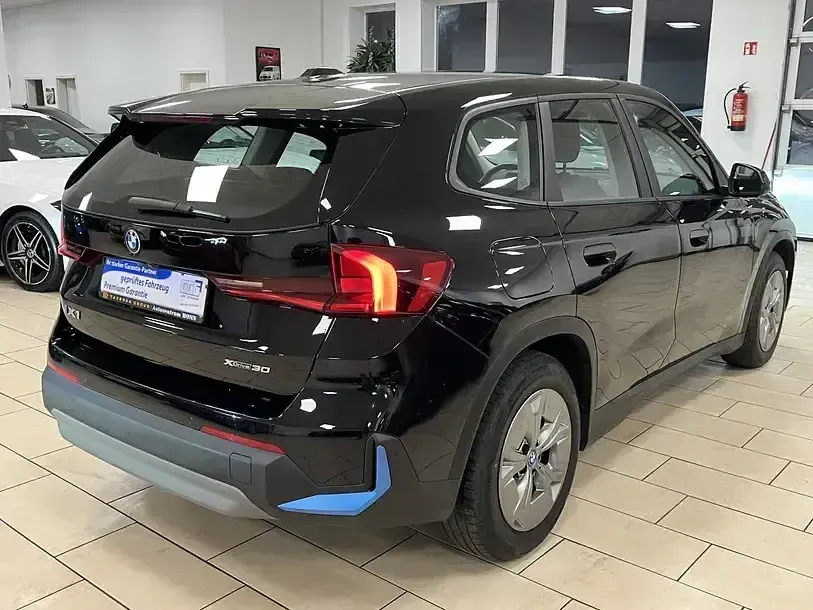 Używany BMW iX1 Performance 230 kW (313 KM) 2023 Czarny SUV
