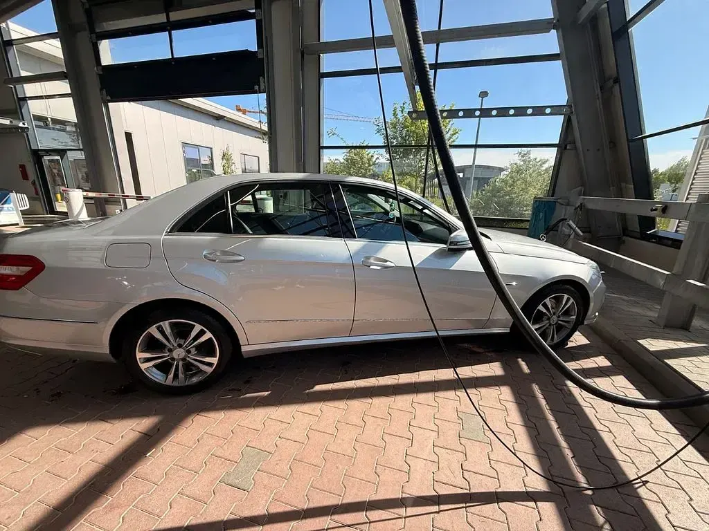 Gebraucht Mercedes E250 Elegance 204 PS (150 kW) 2009 Silber Limousine
