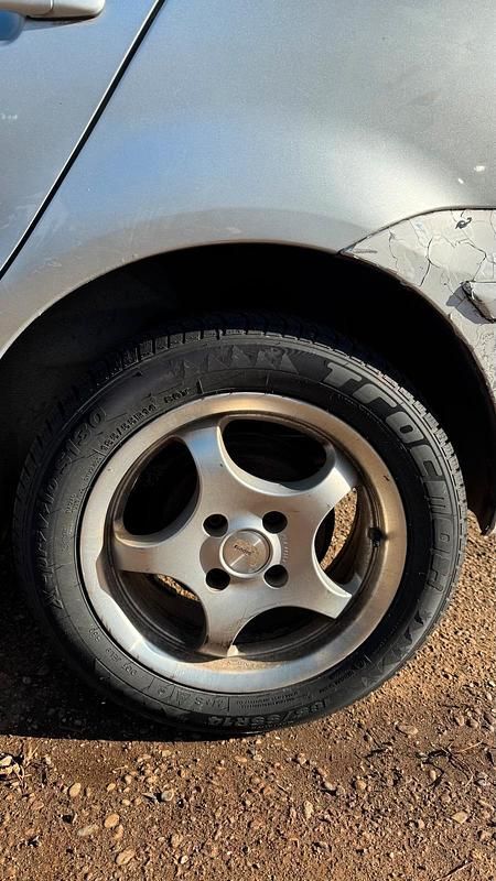 Gebraucht VW Polo 65 PS (47 kW) 2003 Silber Kleinwagen