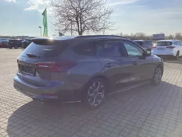 Używany Ford Focus ST-Line X 155 KM (114 kW) 2024 Szary Sedan/Limuzyna