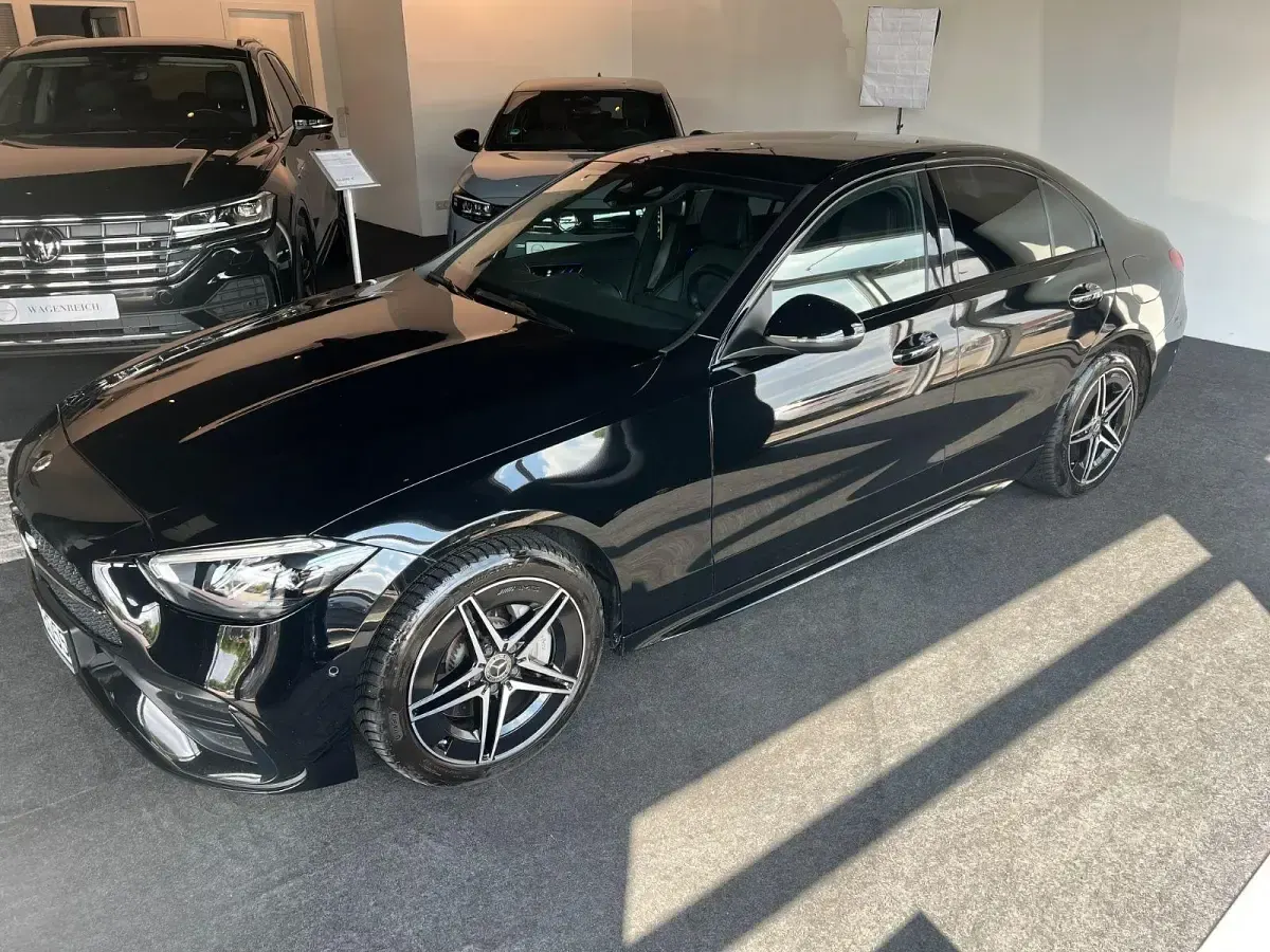 Gebraucht Mercedes E400 AMG 252 PS (185 kW) 2024 Schwarz Limousine