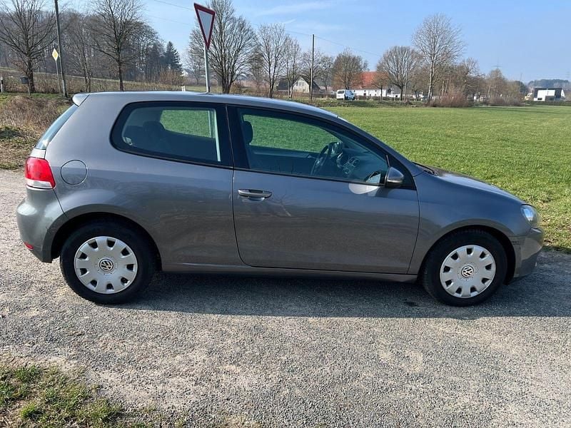 Gebraucht VW Golf VI Trendline 80 PS (58 kW) 2010 Grau Kleinwagen