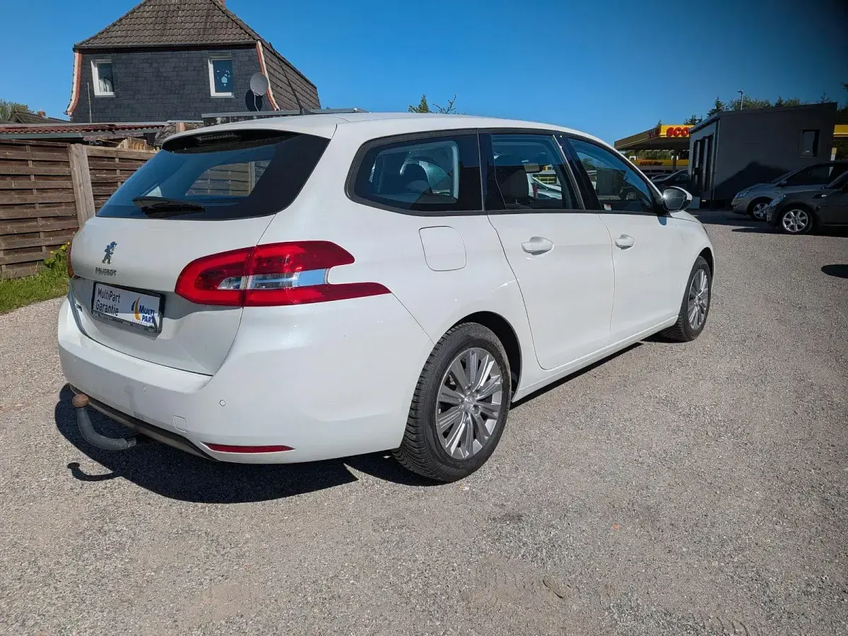 Gebraucht Peugeot 308 Active 131 PS (96 kW) 2019 Weiß Kombi