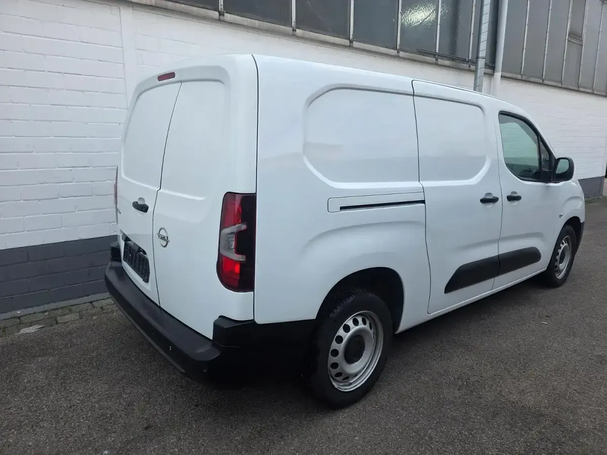Second-hand Opel Combo 102 CP (75 kW) 2019 Alb Monovolum