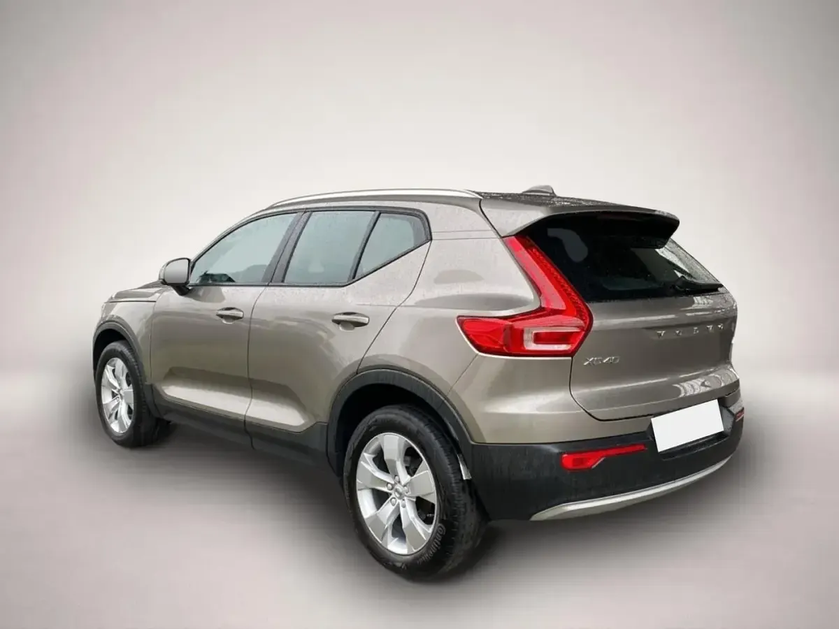 Gebraucht Volvo XC40 Momentum 163 PS (119 kW) 2022 Manufacturer SUV