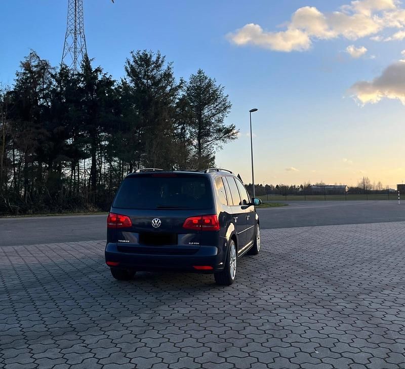 Gebraucht VW Touran 140 PS (102 kW) 2014 Blau Van / Kleinbus