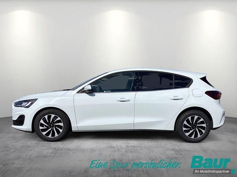 Gebraucht Ford Focus Titanium 125 PS (91 kW) 2025 Frozen white Limousine
