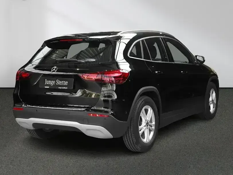 Gebraucht Mercedes GLA200 163 PS (119 kW) 2024 Schwarz SUV