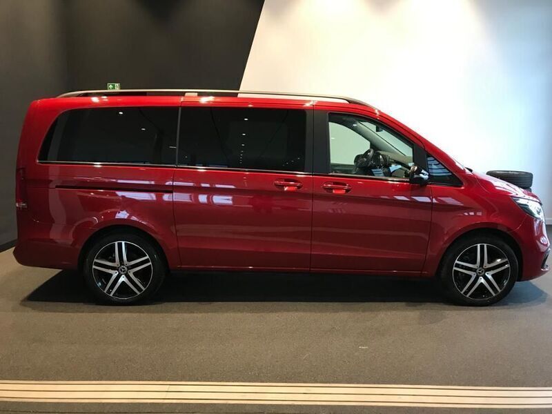 Rot Gebraucht 2020 Mercedes V300 Night Van / Kleinbus | 53.990 € (Guter Preis) - Bild 1/4