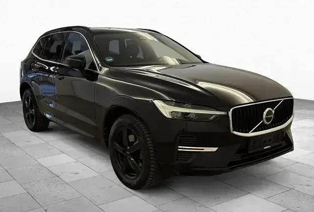 Gebraucht Volvo XC60 Momentum 250 PS (183 kW) 2022 Onyx black (metallic) SUV