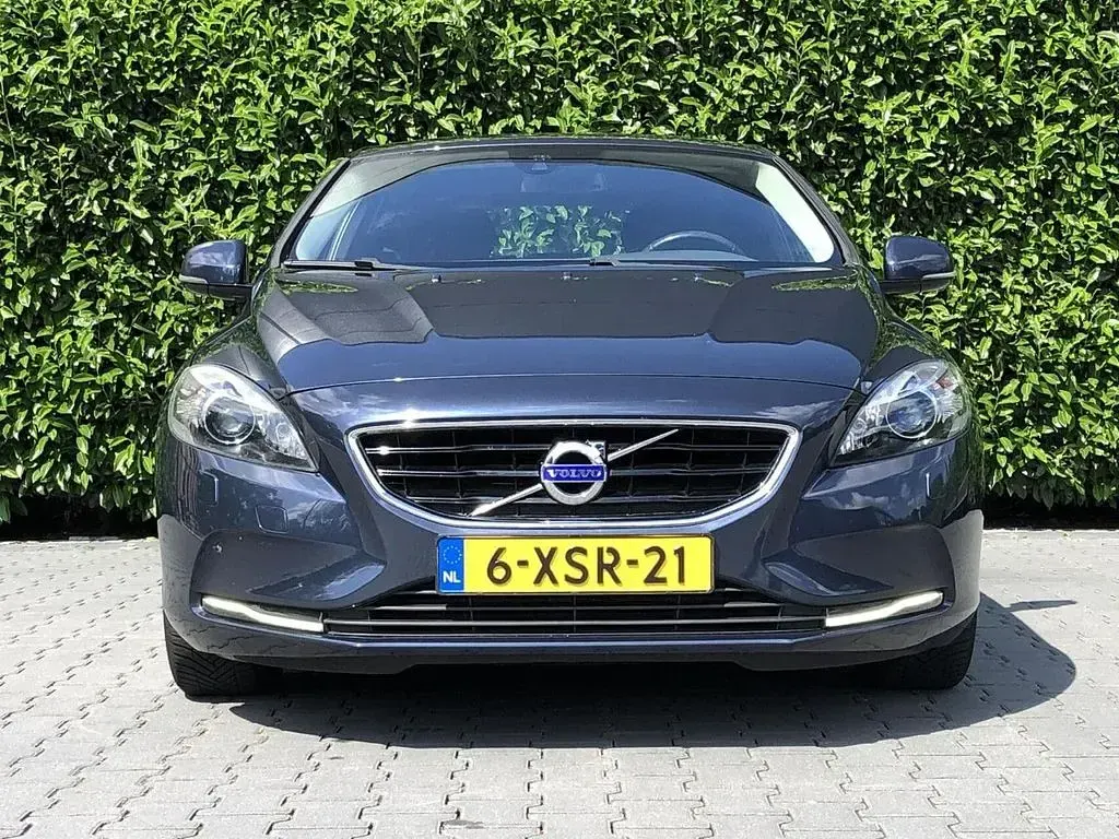 Gebraucht Volvo V40 Momentum 190 PS (139 kW) 2014 Blau Limousine