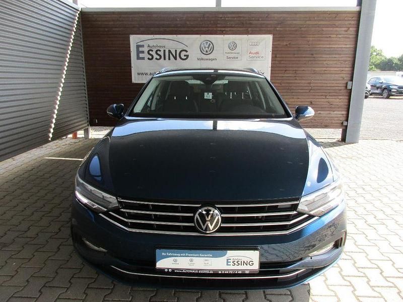 Gebraucht VW Passat Business 150 PS (110 kW) 2022 Blau Kombi
