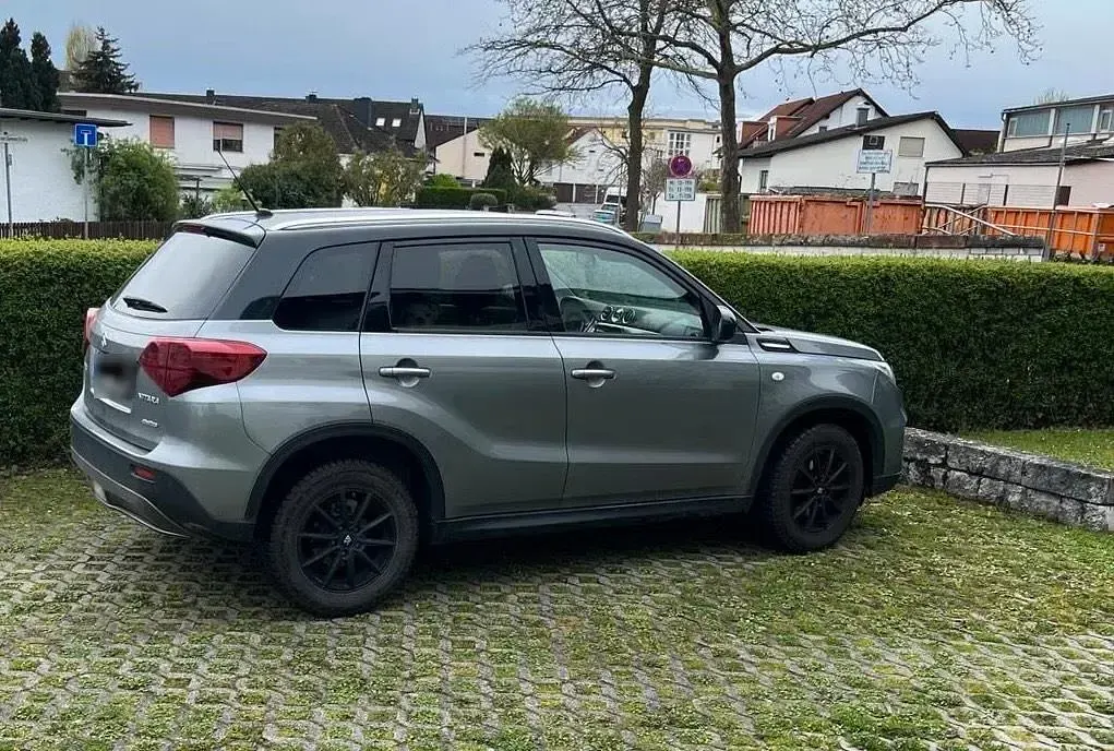 Gebraucht Suzuki Vitara 140 PS (102 kW) 2020 Grau SUV