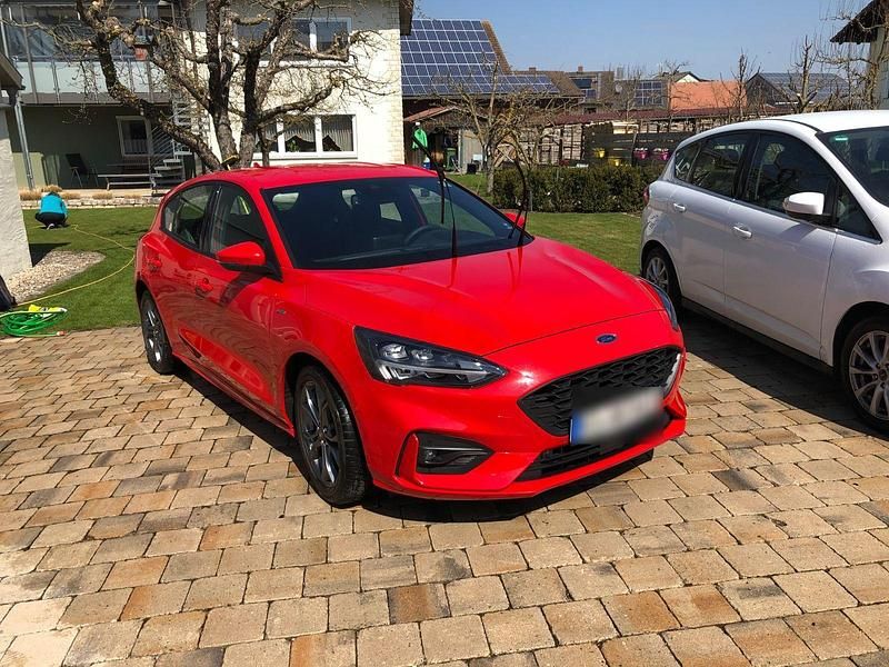 Gebraucht Ford Focus ST-Line 120 PS (88 kW) 2018 Rot Limousine