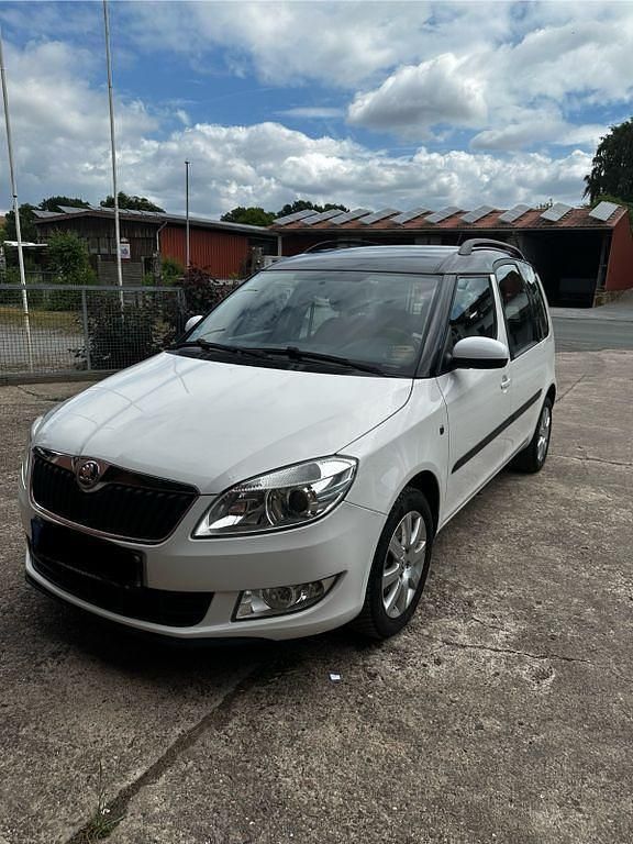 Weiß Gebraucht 2015 Skoda Roomster Elegance Kombi | 6.500 € (Teuer) - Bild 1/4