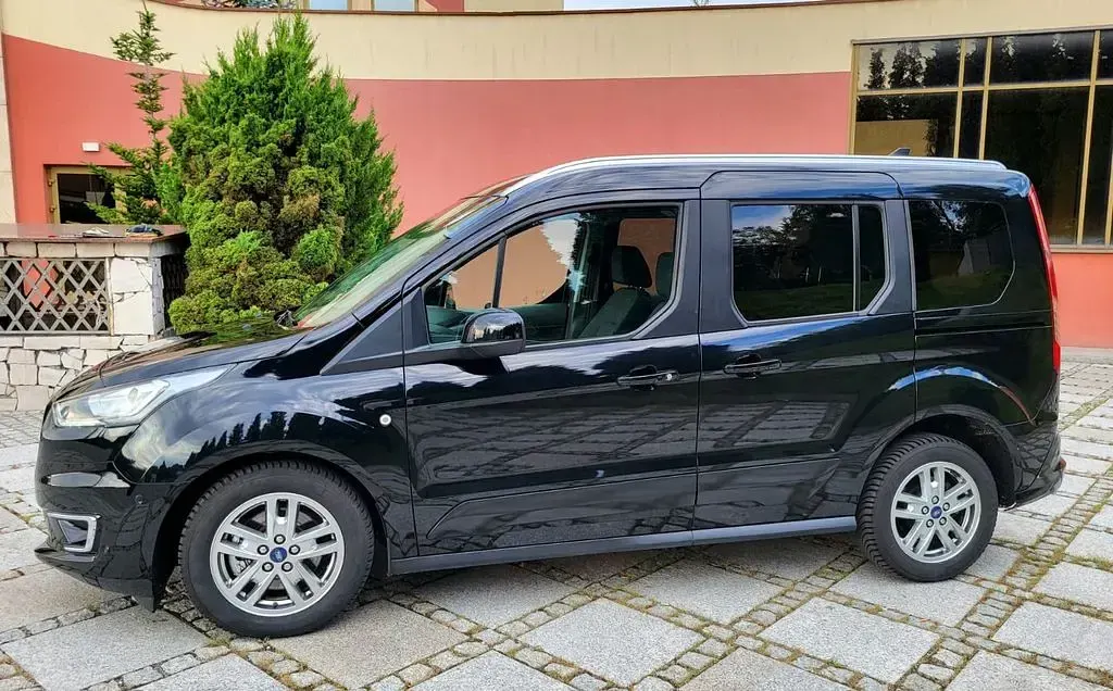 Gebraucht Ford Tourneo Connect Titanium 120 PS (88 kW) 2019 Schwarz Van / Kleinbus