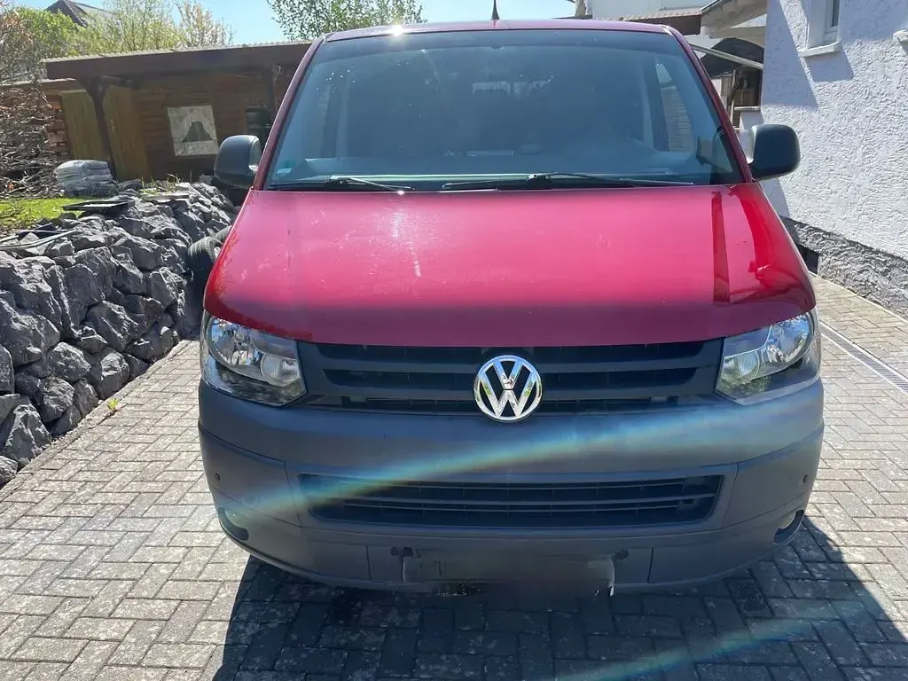 Używany VW Transporter 140 KM (102 kW) 2016 Czerwony Van