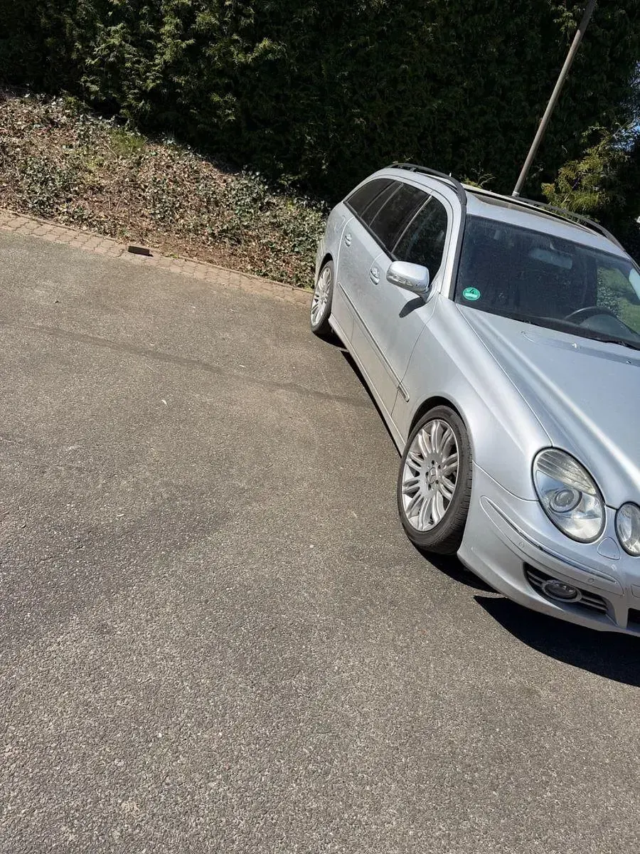 Usado Mercedes E220 Avantgarde 170 CV (125 kW) 2007 Plateado Familiar