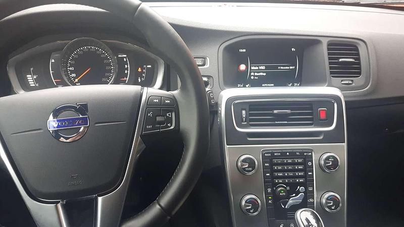 Gebraucht Volvo V60 Summum 190 PS (139 kW) 2016 Schwarz Kombi