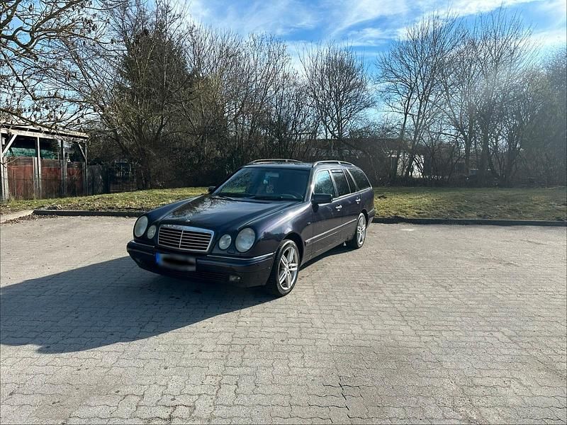 Gebraucht Mercedes E280 204 PS (150 kW) 1999 Violet Kombi