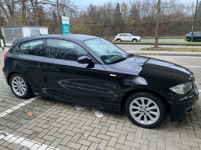 Schwarz Gebraucht 2009 BMW 116 Kleinwagen | 2.900 € - Bild 1/4