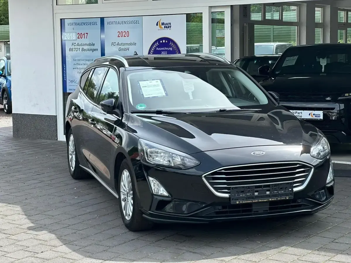 Gebraucht Ford Focus Titanium 120 PS (88 kW) 2020 Schwarz Kombi