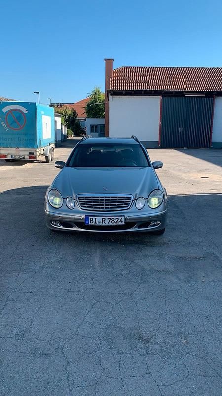 Andere farben Gebraucht 2004 Mercedes E220 Elegance Kombi | 2.250 € (Superpreis) - Bild 1/4