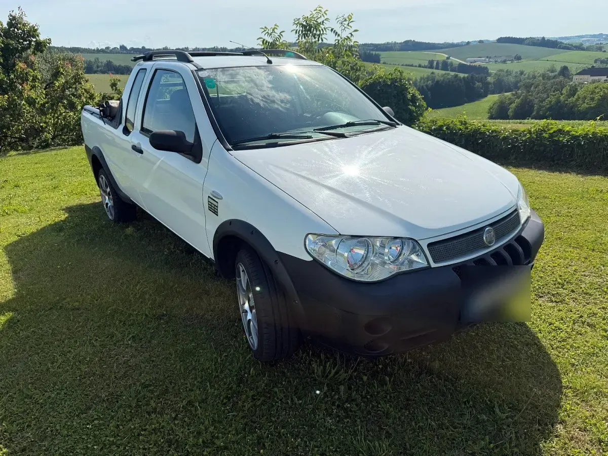 Gebraucht Fiat Strada 62 PS (45 kW) 2009 Weiß Pickup