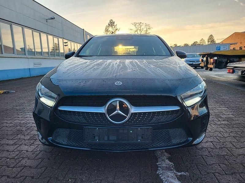 Gebraucht Mercedes A200 150 PS (110 kW) 2021 Schwarz Limousine