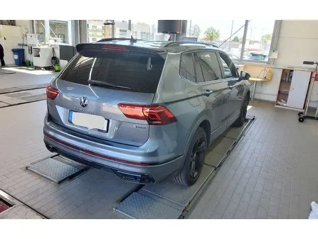 Gebraucht VW Tiguan Allspace Style 245 PS (180 kW) 2024 Grau SUV