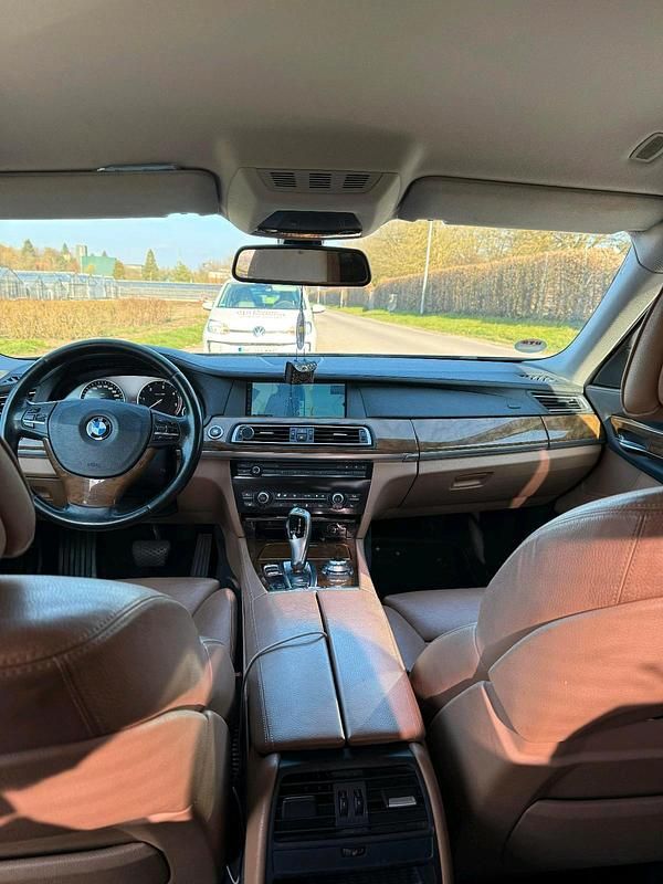 Gebraucht BMW 730 240 PS (176 kW) 2009 Beige Limousine