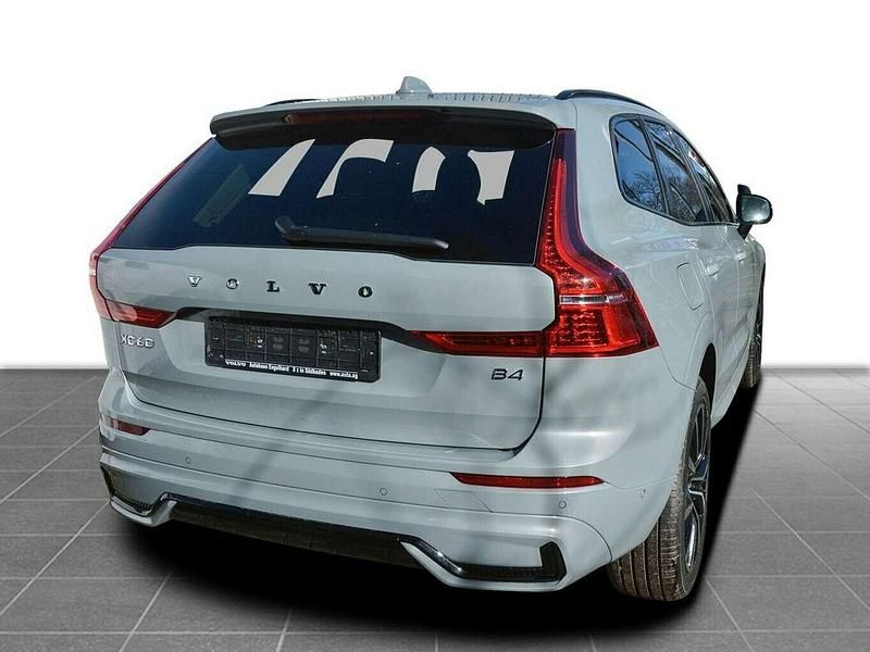 Gebraucht Volvo XC60 Plus 197 PS (144 kW) 2024 Vapour grey SUV