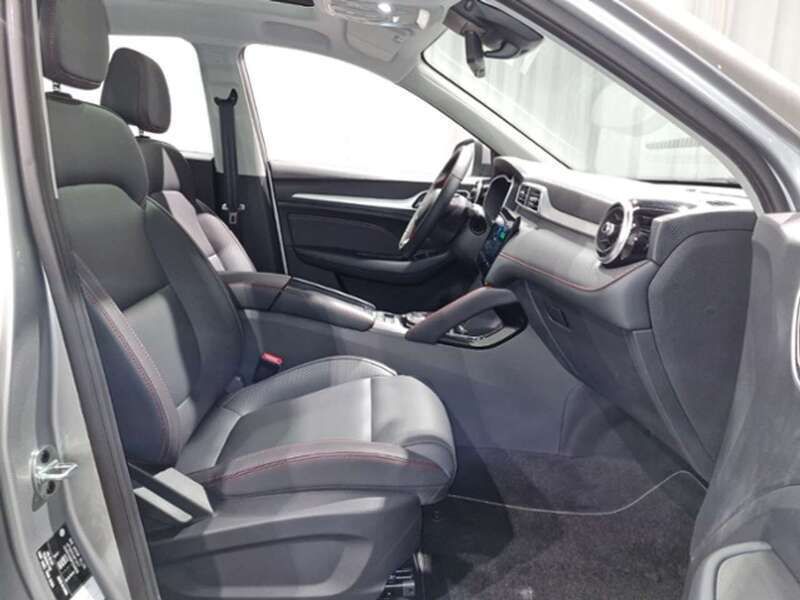 Gebraucht MG ZS Luxury 130 kW (177 PS) 2024 Silber, cosmic silver Limousine