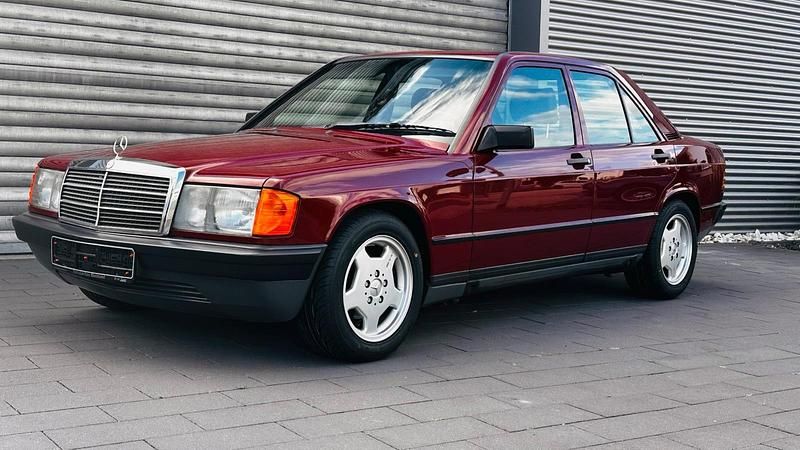 Rot Gebraucht 1985 Mercedes 190 AMG Limousine | 13.950 € - Bild 1/4