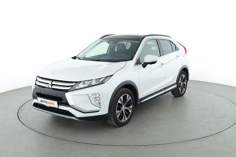 Weiß Gebraucht 2018 Mitsubishi Eclipse Cross Top SUV | 19.650 € (Etwas zu teuer) - Bild 1/3
