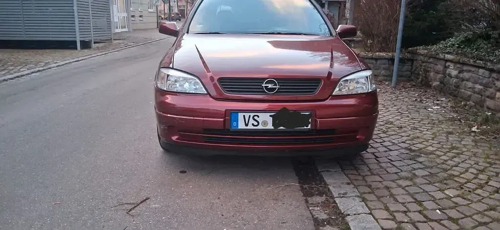 Używany Opel Astra 101 KM (74 kW) 2000 Czerwony Sedan/Limuzyna