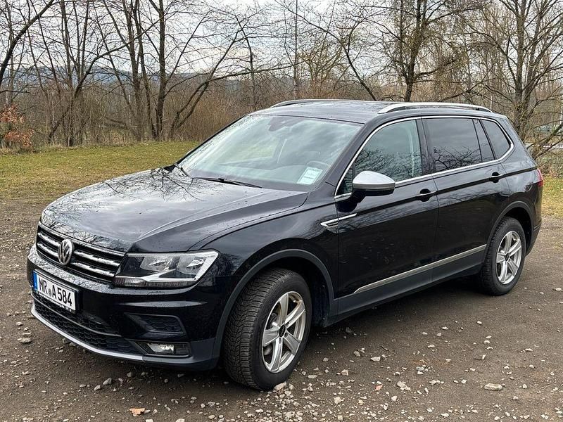 Schwarz Gebraucht 2021 VW Tiguan Allspace Comfortline SUV | 25.800 € (Fairer Preis) - Bild 1/4